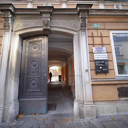 Ams Hotel